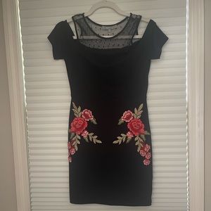 Cute mini dress with appliqué
